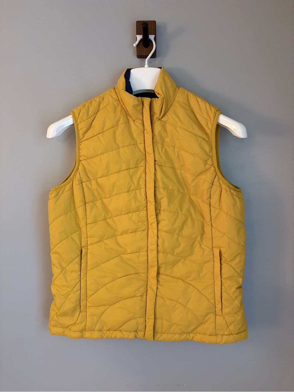 Lands' End Womens Small 6-8 Yellow Quilted Puffer Vest Chevron Navy Trim
